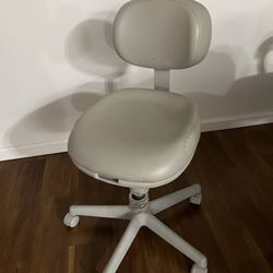 SELLING CHAIR FOR $60 DLLS
