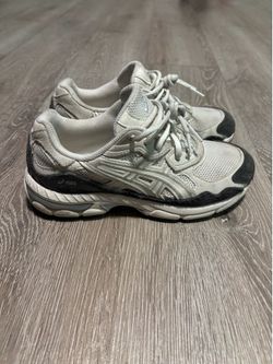 ASICS sz 4