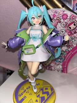 Hatsune Miku 6 figure bundle.
