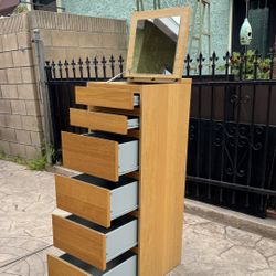 Vanity Dresser With Mirror 