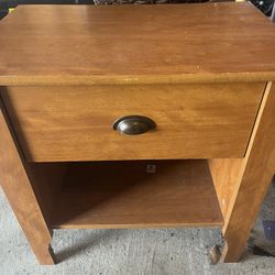 Beautiful wood nightstand just 20
