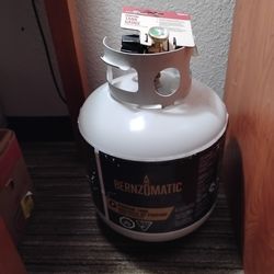 Full propane tank with Master Forge tank gauge.