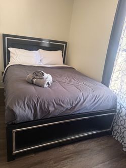 Bedroom queen with mattress