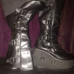 Like New Hot Topic Women’s Size 8 Platform Boots w/ Support Springs