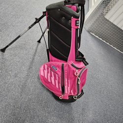 US Kids Golf Bag..stand type..like new. 26".