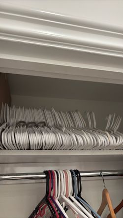 WHITE HANGERS
