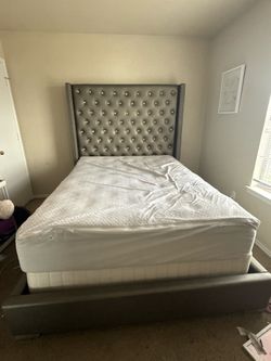Bed & mirror