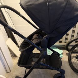 EvenFlo pivot Car seat & stroller. 