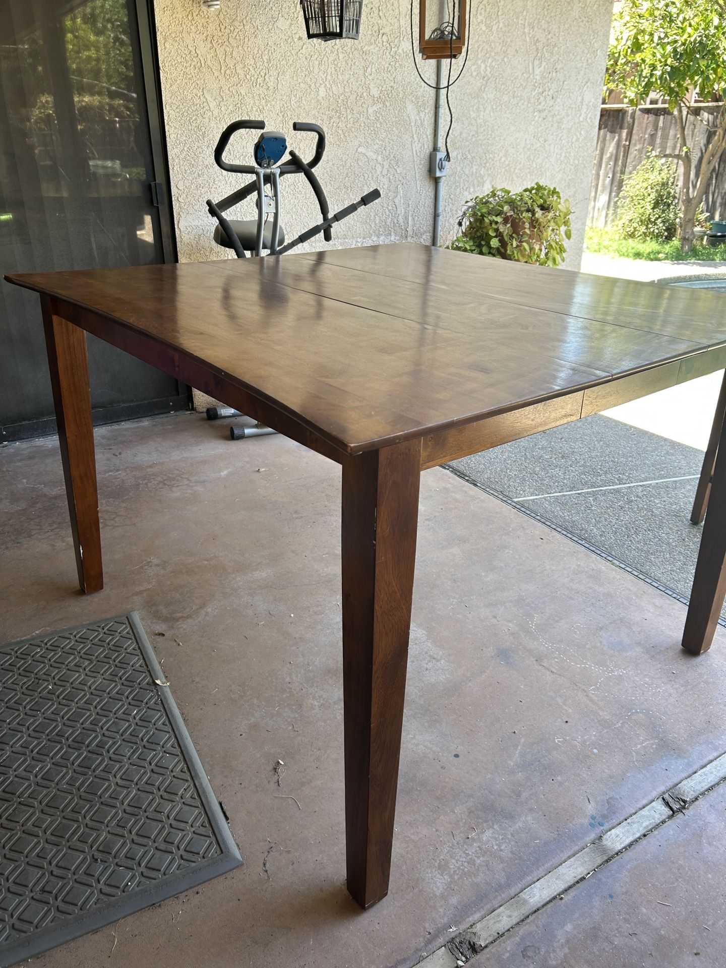 Dining Table & Chairs