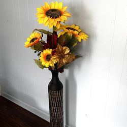  Vase With Artificial Flowers.  The Size Is 90cm. 
