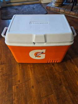 Rubbermaid Cooler