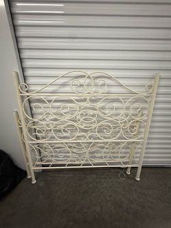 Queen sized Canopy bed with board