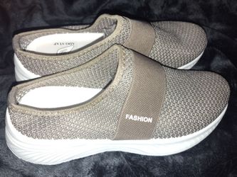 New Women's 8.5