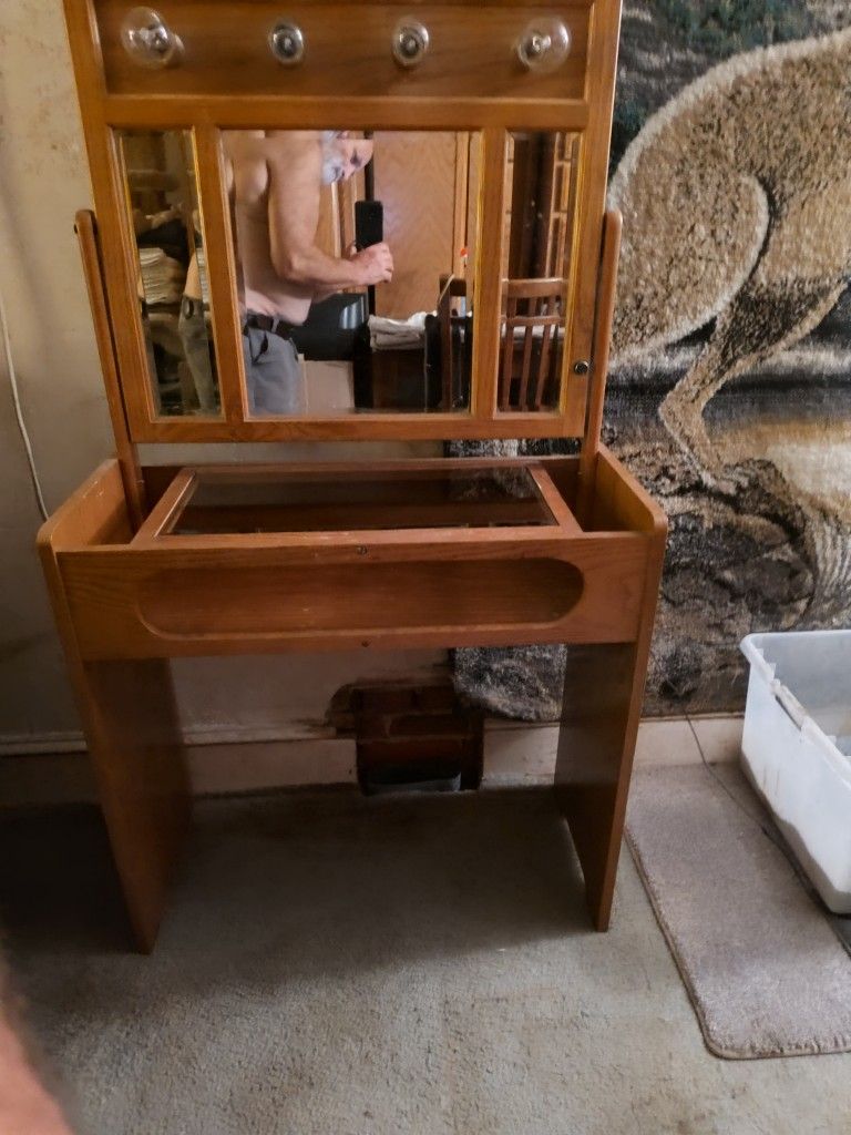 MAKE UP DRESSER TABLE