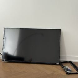 40in Vizio Smart TV + Flat Mount