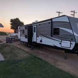 2019 Coleman 37 Feet