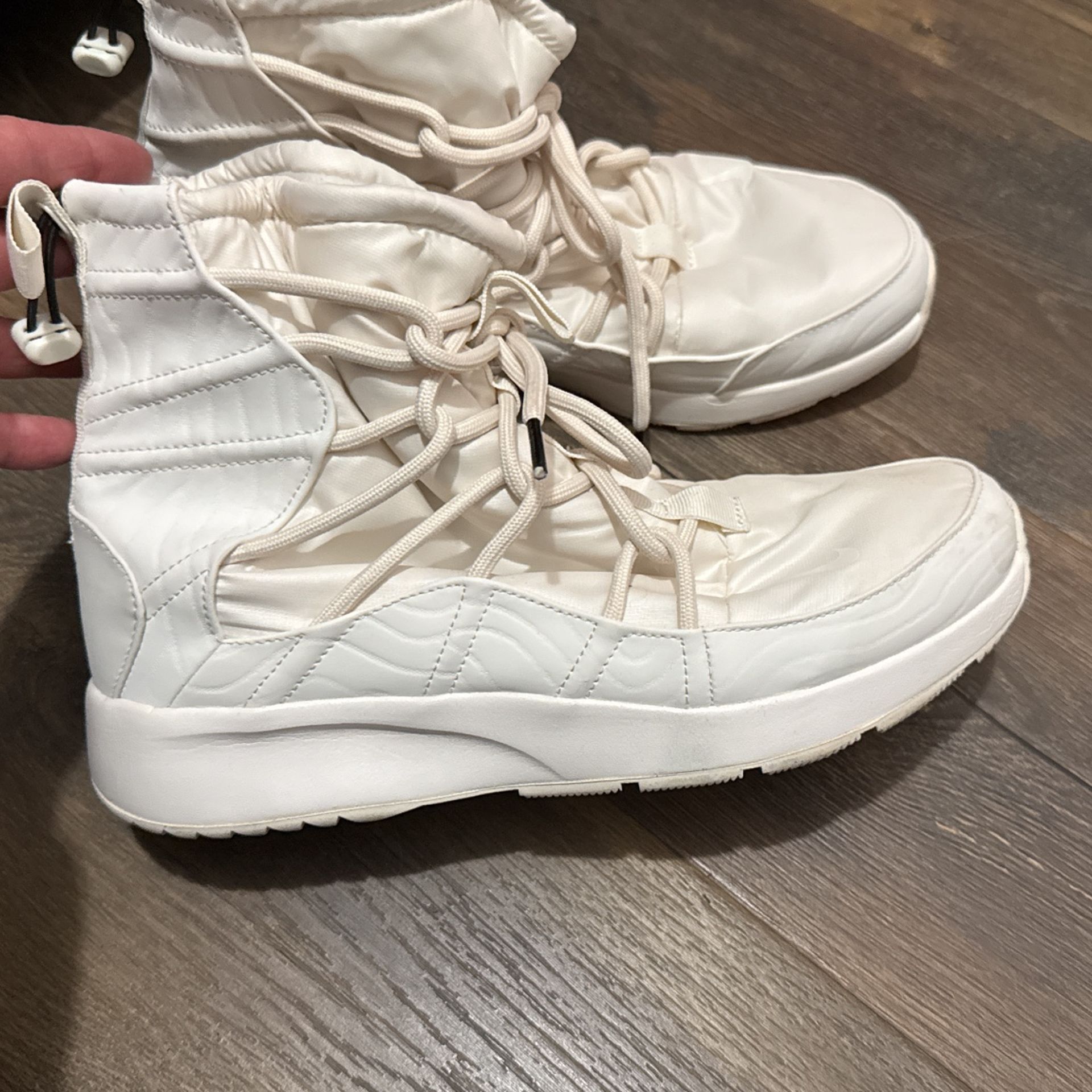 Nike Lace Up Lined Boots