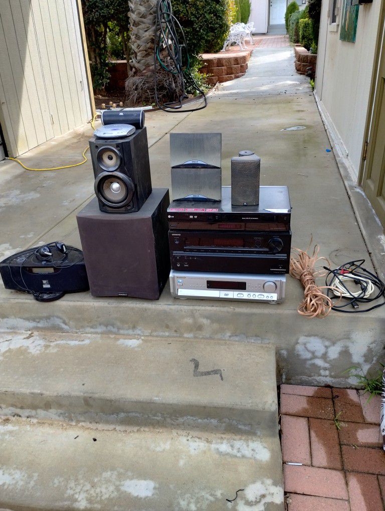 CD,DVD,Tunner,5 Speakers And More