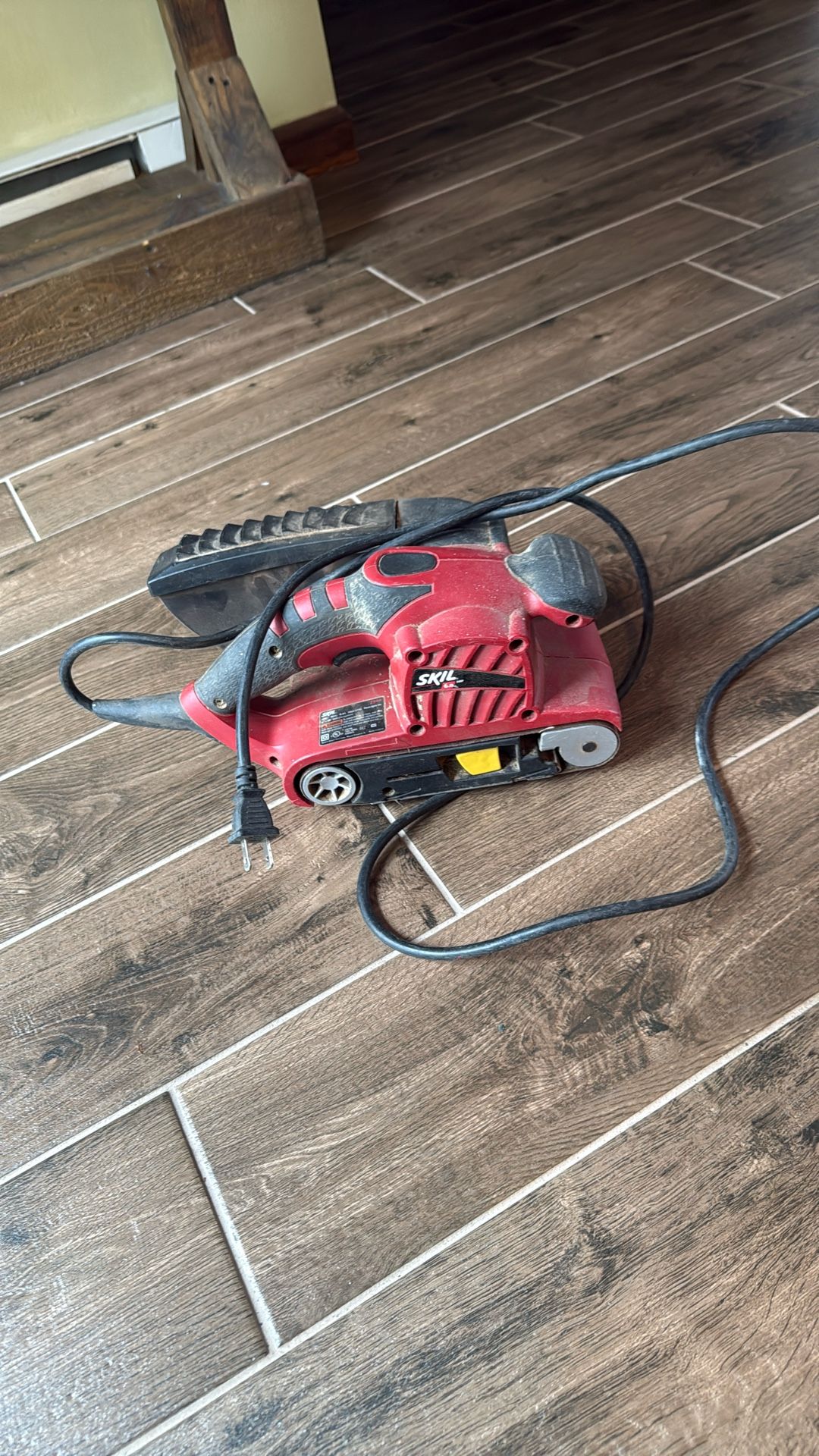 SKIL 120-Volt 6 -Amp Belt Sander with Dust Management
