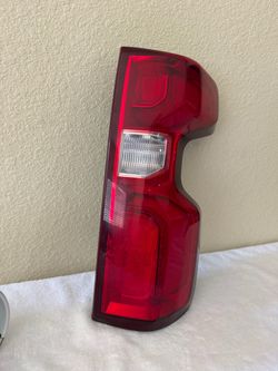 2019/2025 chevy silverado tail light
