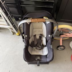 Nuna Car seat 