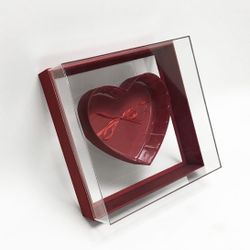  Red Transparent Hard Plastic Square Flower Box With Heart Shape In The Middle/Caja para flores cuadrada de plástico duro transparente roja con forma 