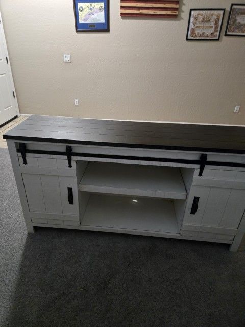 PENDING Sofa Table/TV Stand
