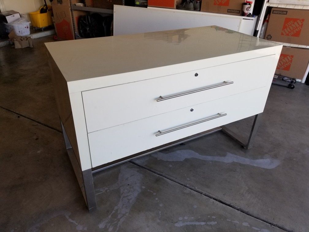 Gloss White heavy dresser