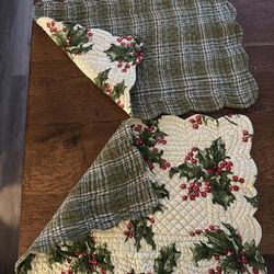 C&F Home Holly Cream Berries Quilted 100% Cotton Rectangle Christmas Set Reversible Placemats