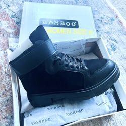 New BambooWomen Lace Up Boot in Black Size  8 (Nuevas).