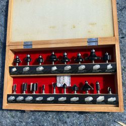 Mastergrip router bit set -18 piece set - wood carrying case - NEVER USED