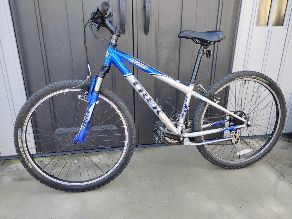 TREK 820 Mountain Bike