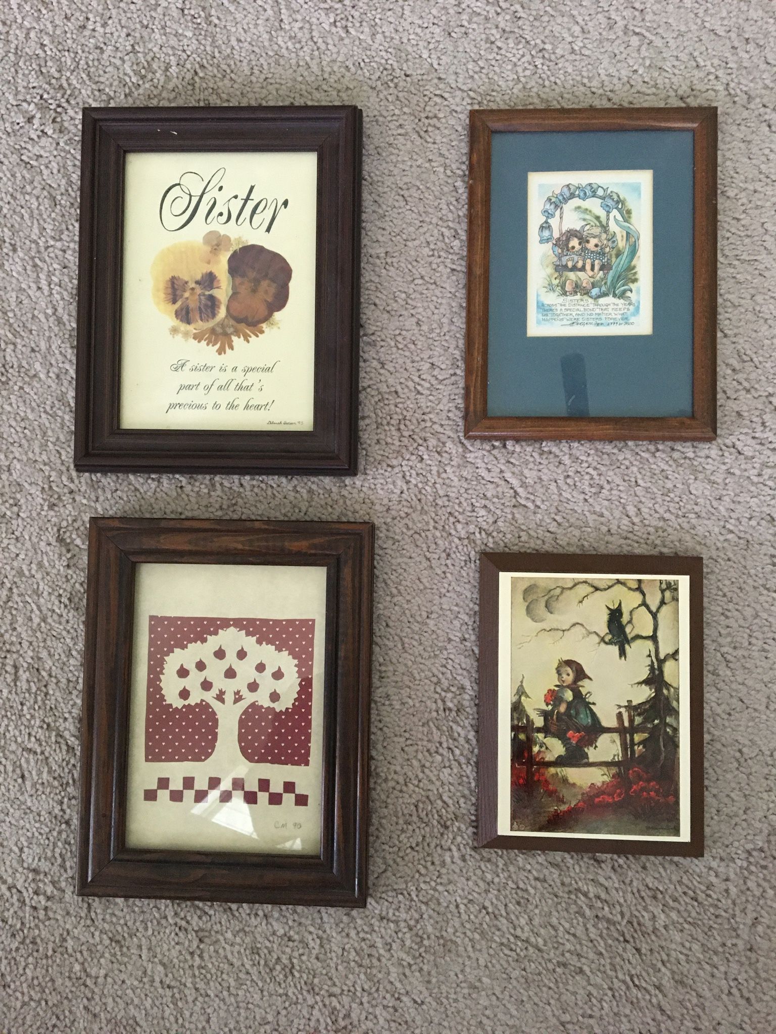 Small Wall Hangings Pictures , lot of 4, like new conditions