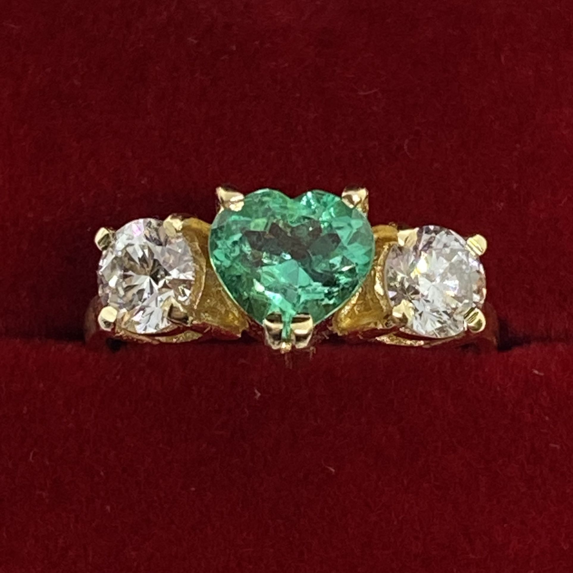 18k Gold Colombian Emerald & Diamond Ring
