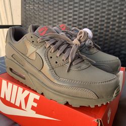 New Nike Air Max 90 ESS+ Cave Stone Adobe IH2063-201 Men`s Size 8.5 Brown Leather, Authenticated 