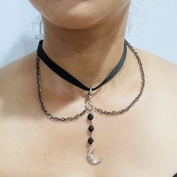 Black choker with chain and dangling black beads, Gothic, which costume jewelry spooky necklace for Halloween, etc. any location, spooky child teen