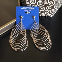 Stunning Gold Tone Dangling Earrings