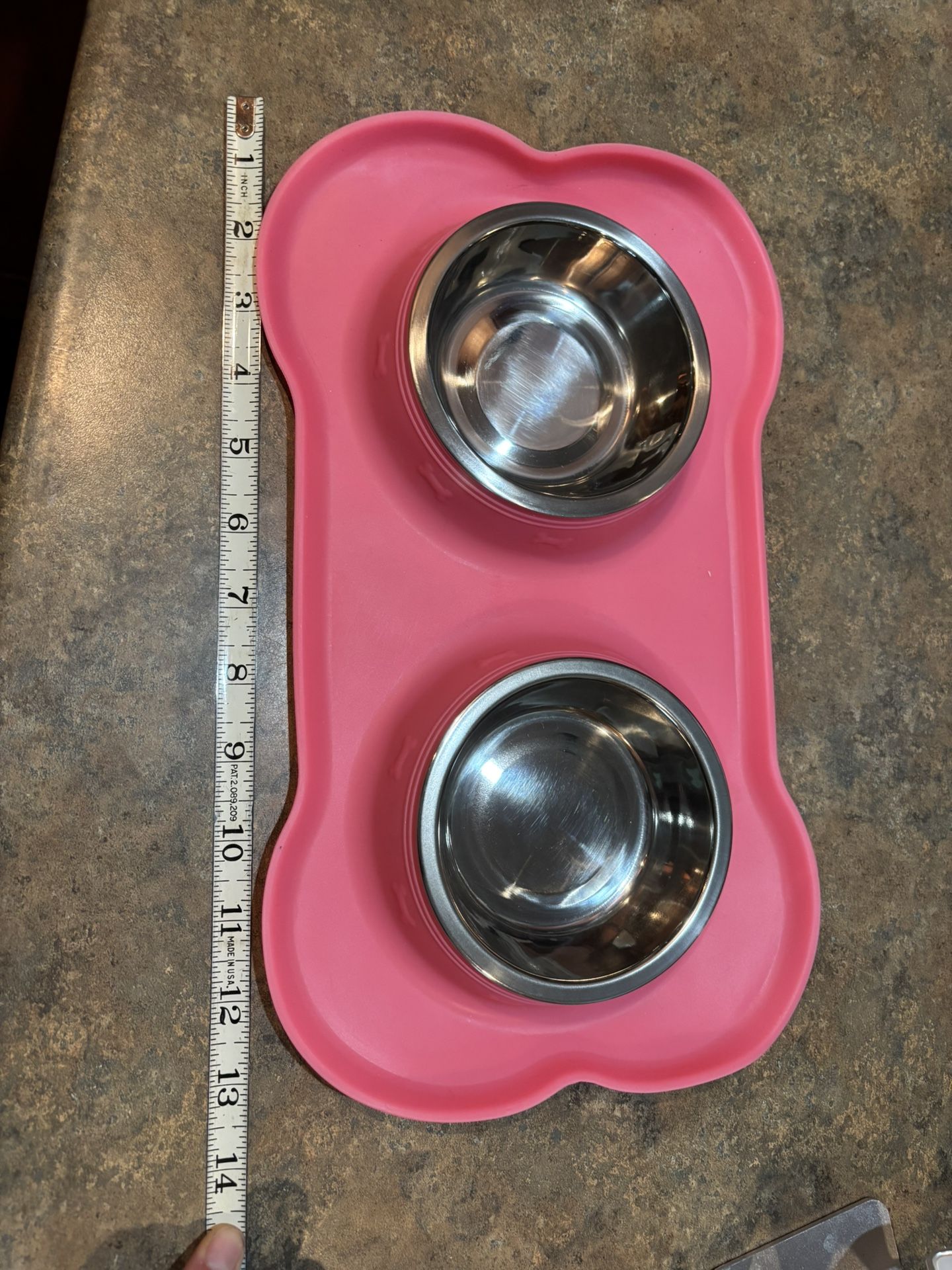 Pet bowls with silicone mat. Dog bowls. New