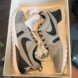 NIKE ROSHERUN NM W SP Grey Heather OE/White-Black