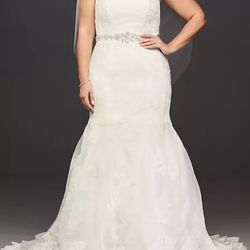 DAVID'S BRIDAL COLLECTION sweetheart trumpet wedding dress with beaded sash