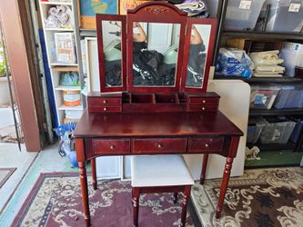 Large vanity with stool