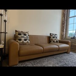 🔥 100% Genuine Leather Couch – Need Gone This Week! Negotiable 🔥