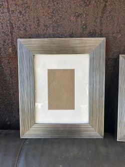 Beautiful Modern Silver Picture Frame. Great Condition!