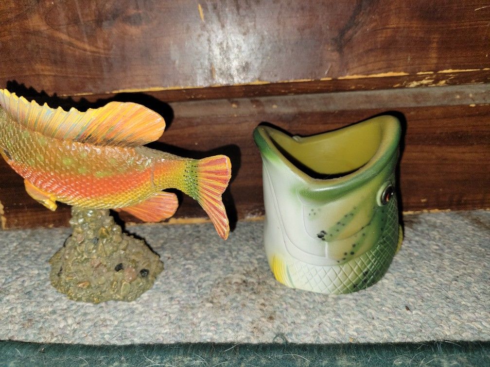Fish Display& Largemouth Koozie