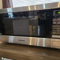 PANASONIC 1.6 Cu Ft MICROWAVE 1250 W