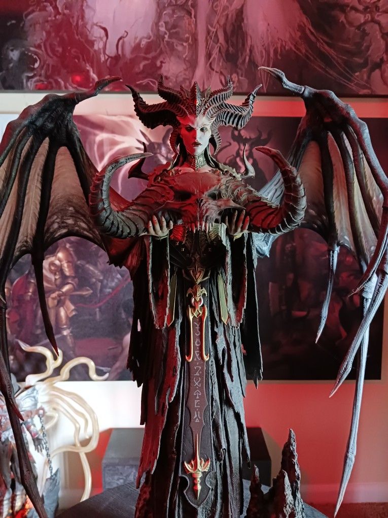 Statue of Lilith - 24.5in Premium Diablo IV Statue - Blizzard Collectibles