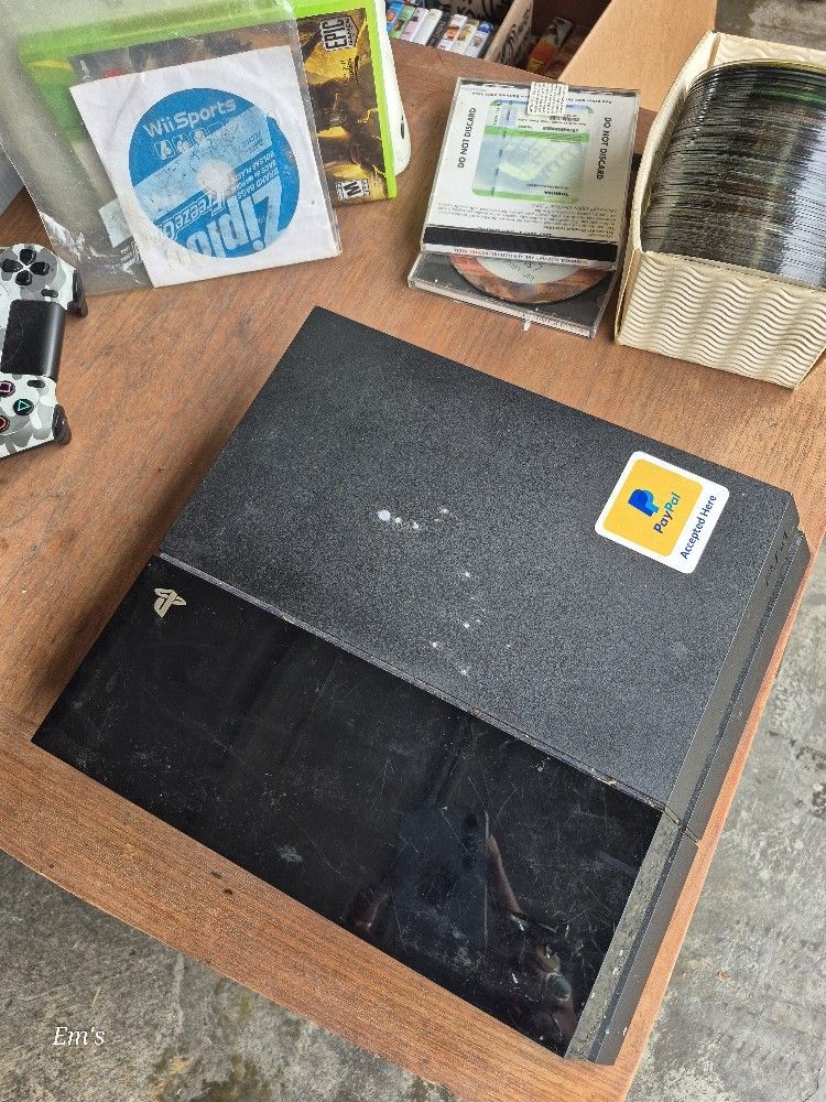 PlayStation 4, No Controllers 