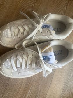 Sneakers size 4.5