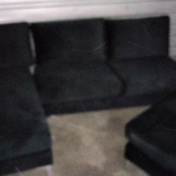 3 piece sectional couch , very nice and good condition . soft cushions