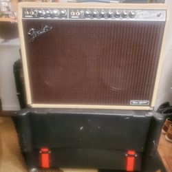 Fender Tone Master Twin Reverb 2x12" 200-watt Combo Amp - Blonde.    Includes A Gotor Case With Wheels
